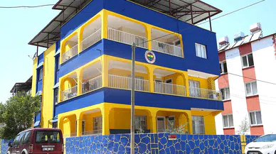 Fenerbahçeli aile, sarı-lacivert sevgisini apartmanlarına yansıttı