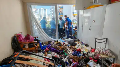 Zabıta ekipleri evden 5 kamyon çöp çıkardı