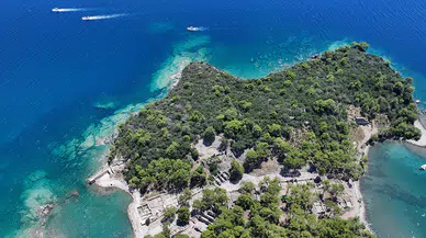 Phaselis, antik kalıntılar arasında yüzme deneyimi sunuyor