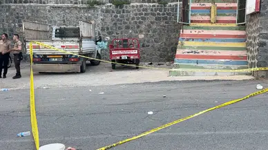 Otomobilinde silahlı saldırıya uğrayan sürücü yaşamını yitirdi