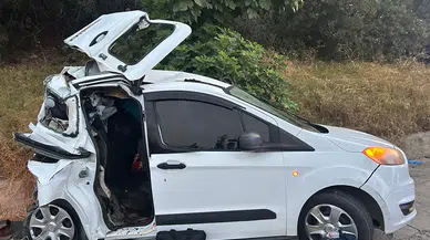 Mersin'de tırın çarptığı hafif ticari araçtaki 2 kişi öldü, 2 kişi yaralandı