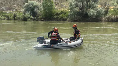 Oğlu için girdiği ırmakta kaybolan babanın cesedine ulaşıldı