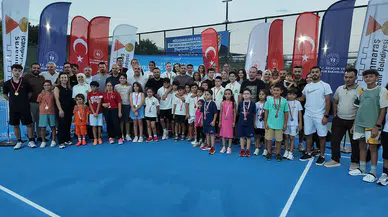 Ödüllü Tenis Turnuvasında şampiyonlar belli oldu! 8 farklı kategoride ödül