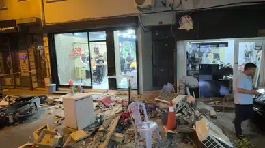 4 katlı binanın çatısı çöktü! Beton parçalar sokağa düştü