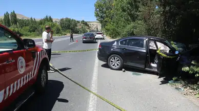 Ağaca çarpan otomobildeki 2 kişi öldü, 4 kişi ağır yaralandı
