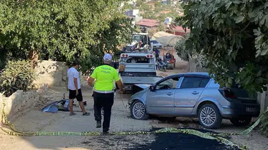Hatay'da iş makinesine çarpan otomobilin sürücüsü hayatını kaybetti