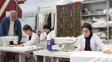 Meslek lisesi öğrencileri yaz tatilinde hem staj yapıyor hem üretime katılıyor