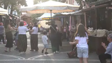Asırlık çantı evlerinin bulunduğu tarihi mahalle kadınların emeğiyle renkleniyor
