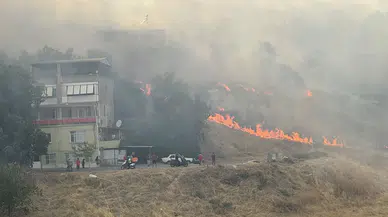 Marmaris'teki orman yangınına 7 uçak, 16 helikopter müdahale ediyor