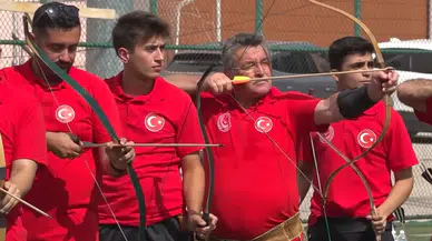 63 yaşında üçüncü kez milli takıma seçilen Akkaya, 13 yılda 57 madalya kazandı