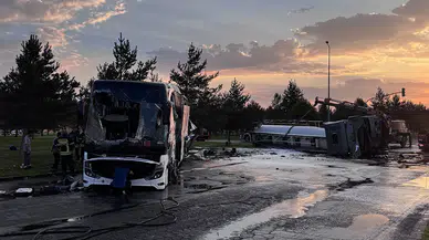 Yolcu otobüsü ile yakıt taşıyan tanker çarpıştı! 38 yaralı