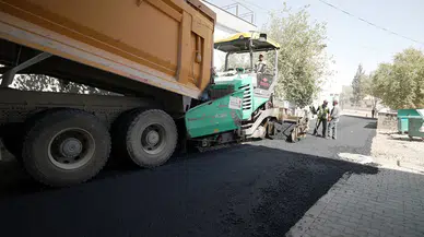 Kahramanmaraş’ın Göksun ve Dulkadiroğlu ilçelerinde yollar yenileniyor