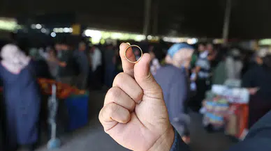 Kaybettiği 27 yıllık yüzüğüne zabıta sayesinde kavuştu