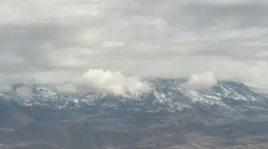 Ağrı Dağı'na mevsimin ilk karı yağdı !