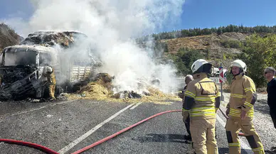 Saman yüklü tır alev aldı! Ulaşım trafiğe kapatıldı