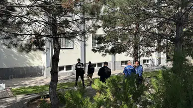 3. kattaki evin penceresinden düşen genç ağır yaralandı