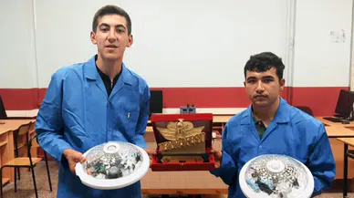 Liselilerin enkaz altından mesaj ileten projesi TEKNOFEST'te birinci oldu