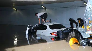 Adana'da etkili olan sağanak, su baskınlarına neden oldu!