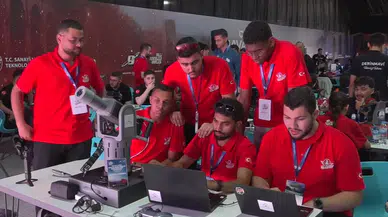 Yabancı öğrenciler TEKNOFEST'te hava savunma projesi için bir araya geldi