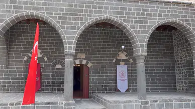 Depremde hasar gören 6 tarihi cami yeniden ibadete açıldı