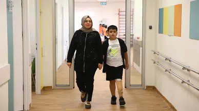 Depremde sol bacağını kaybeden Muhammed, yeniden ilk adımını attı