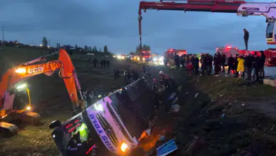 Yolcu otobüsü şarampole devrildi! 4 kişi öldü, 15 kişi yaralandı
