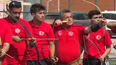 63 yaşında üçüncü kez milli takıma seçilen Akkaya, 13 yılda 57 madalya kazandı