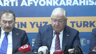 Milli Savunma Bakanı Güler, Afyonkarahisar'da partisinin il teşkilatıyla buluştu