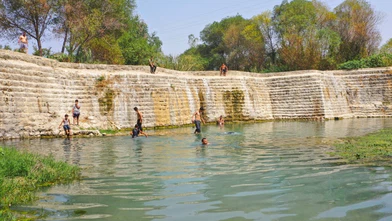 Tarihi değirmenin set olduğu Zikir Gölü, ziyaretçilerini cezbediyor