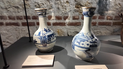 Çalınan 2 İznik çinisi Türkiye'ye iade edildi