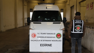 Gümrüklerde kaçakçılığa geçit yok! 233 kaçak araç ele geçirildi