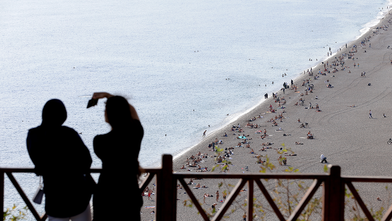 Güneşli havayı fırsata çeviren vatandaşlar sahillere koştu
