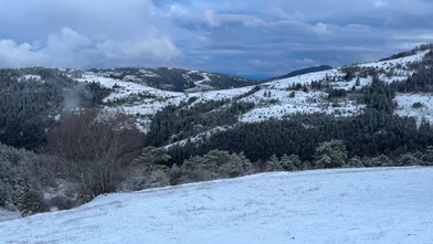 Nisan ayında yağar kar doğayı beyaza bürüdü