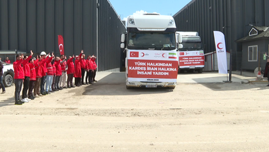 Türk Kızılay'ın İran için hazırladığı insani yardım malzemeleri yola çıktı