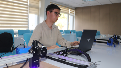 Üniversite öğrencisi lazer kesim makinesi geliştirdi