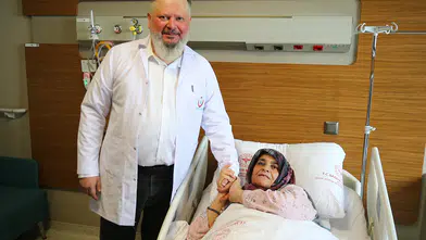 61 yaşındaki hastanın karnından 6 yılda 20 kilo 100 gramlık tümör çıkarıldı