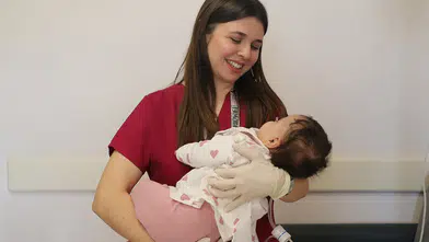 Deprem sonrası çadırda doğum yaptıran ebe yaşadıklarını unutamıyor