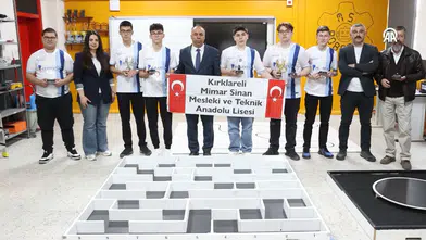 Lise öğrencileri robot olimpiyatlarında dünya şampiyonu oldu