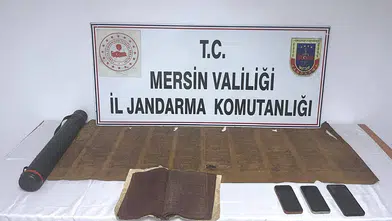 Mersin'de tarihi eser operasyonunda Tevrat ele geçirildi