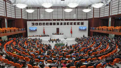 Emniyet teşkilatı ve basına yönelik düzenlemeleri de içeren kanun teklifi TBMM'de