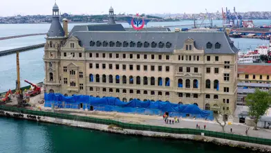 Bakan Ersoy, Haydarpaşa Garı'ndaki restorasyon çalışmalarını inceledi