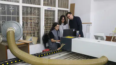 Devlet desteğiyle modernize edilen atölyeden hem öğrenciler hem kursiyerler faydalanıyor