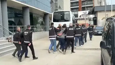 İş insanlarına zorla çek imzalattıkları öne sürülen 6 zanlı tutuklandı