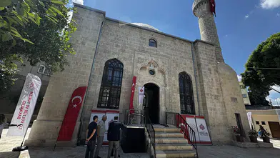 Depremde hasar gören cami restorasyonun ardından yeniden ibadete açıldı