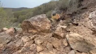 Sivas'ta heyelan nedeniyle grup köy yolu ulaşıma kapandı