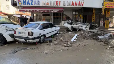 Havza ilçesinde selin ardından temizlik çalışmaları devam ediyor
