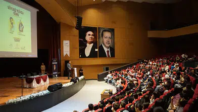 Yazarlar minik edebiyatseverlerle bir araya geldi