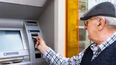 Yaşlı ve engelli aylıkları hesaplara yatırılmaya başlandı