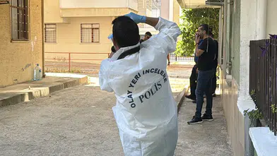 Antalya'da bir kişi eşini ve kayınpederini silahla öldürdü