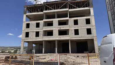 Dengesini kaybeden işçi 4. kattan düştü